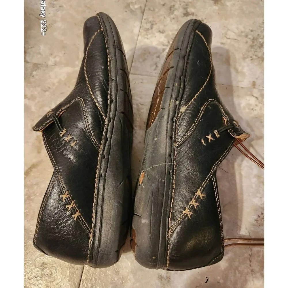 Structured Clarks black leather slip on casual shoes w/accent buttons & stitches